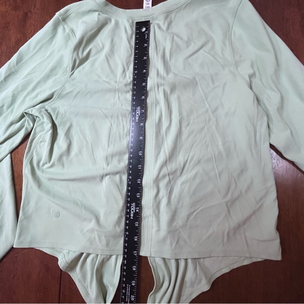Lululemon Top Shirt Time to Restore Long Sleeve Nulu
Creamy Mint Size Yoga - Picture 6 of 6